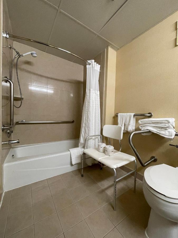 King Room - Accessible/Non-Smoking at Comfort Inn Ballston