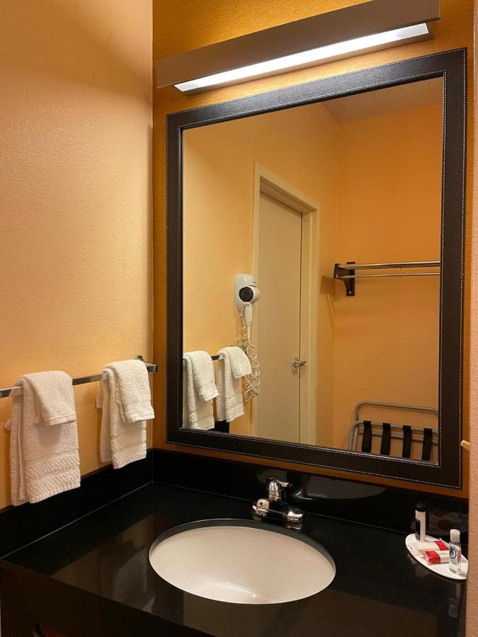 King Room - Non-Smoking at Baymont by Wyndham Chambersburg