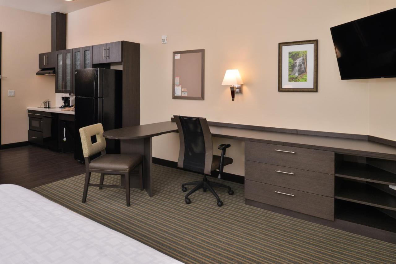 King Studio Suite with Hearing Accessible Tub at Candlewood Suites Austin Airport by IHG