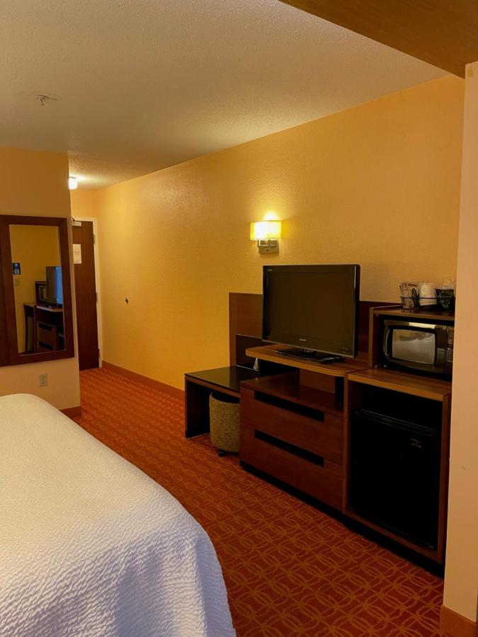 Deluxe King Studio Suite - Non-Smoking at Baymont by Wyndham Chambersburg