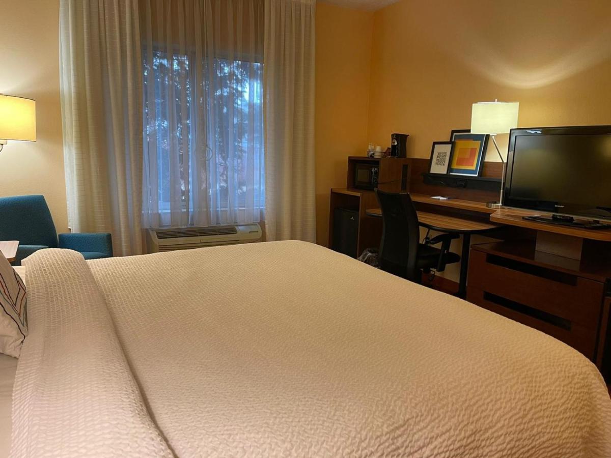 King Room - Mobility Access/Non-Smoking at Baymont by Wyndham Chambersburg