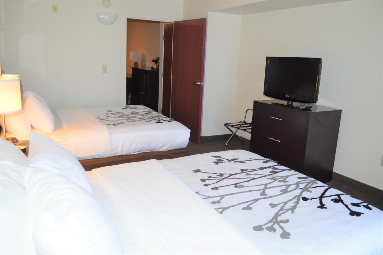 Queen Suite with Two Queen Beds - Non-Smoking at Sleep Inn & Suites Virginia Horse Center