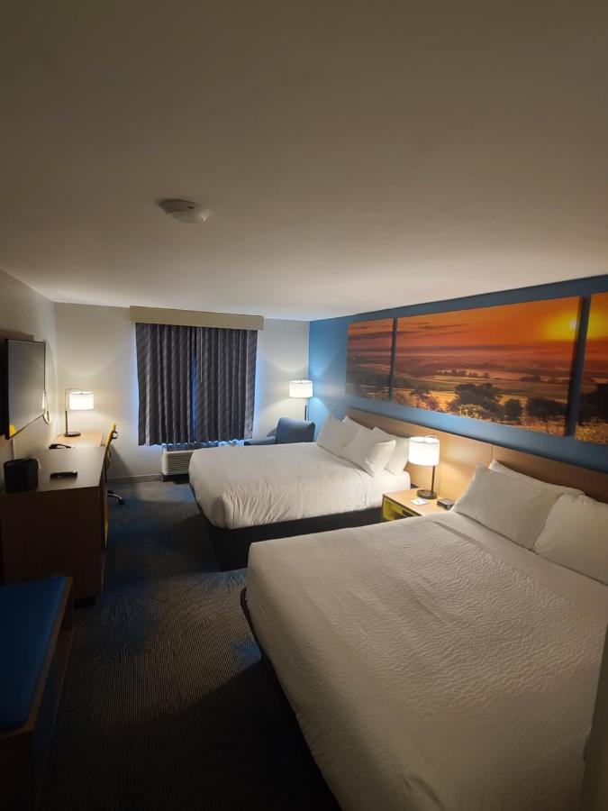 Deluxe Studio Suite with Two Queen Beds - Non-Smoking at Days Inn by Wyndham Johnson Creek