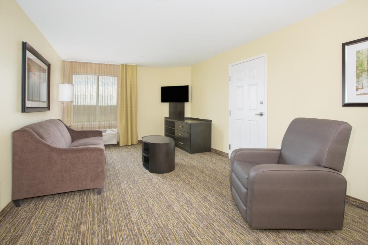 Queen Suite at Candlewood Suites Longmont, an IHG Hotel