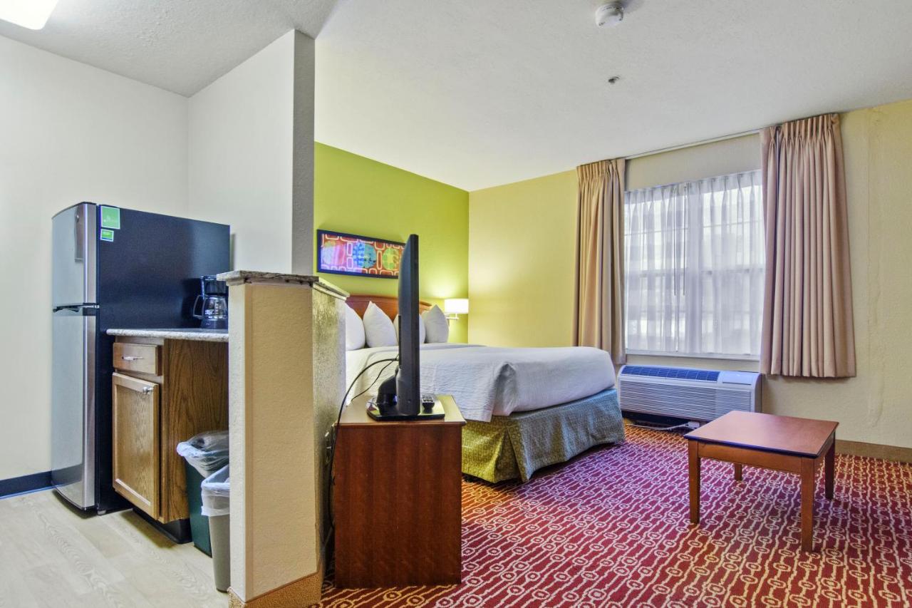 Deluxe studio 1 Queen Bed Non-Smoking at Extended Stay America Suites Richmond Glen Allen Short Pump
