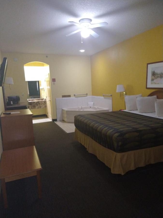 King Suite with Spa Bath - Non-Smoking at SureStay Hotel By Best Western Mission