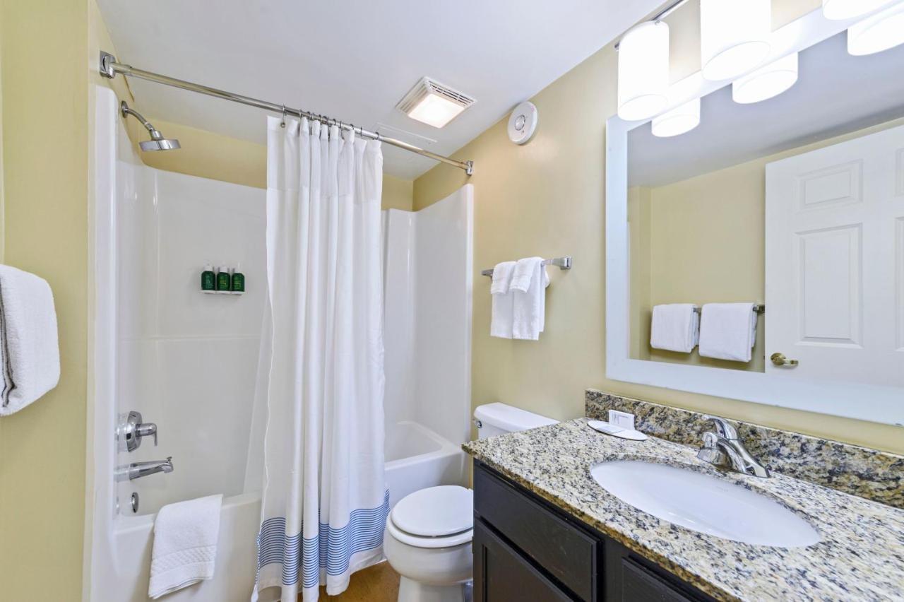 Deluxe studio 1 Queen Bed Non-Smoking at Extended Stay America Suites Atlanta Norcross Peachtree Corn