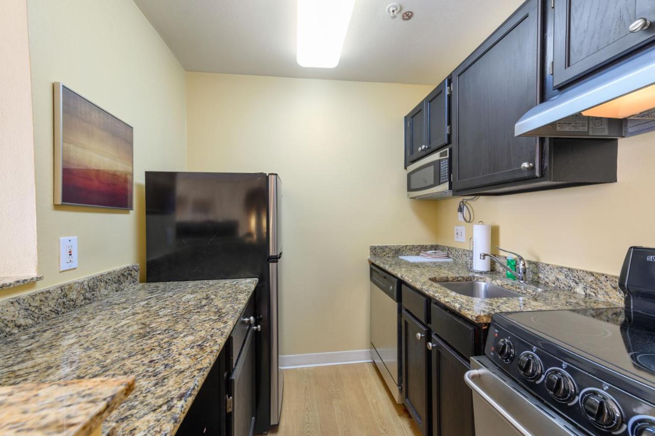 Deluxe studio 1 Queen Bed Non-Smoking at Extended Stay America Suites Atlanta Norcross Peachtree Corn