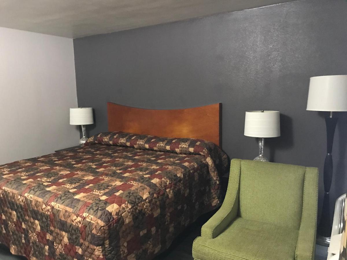 | Budget Inn & Suites