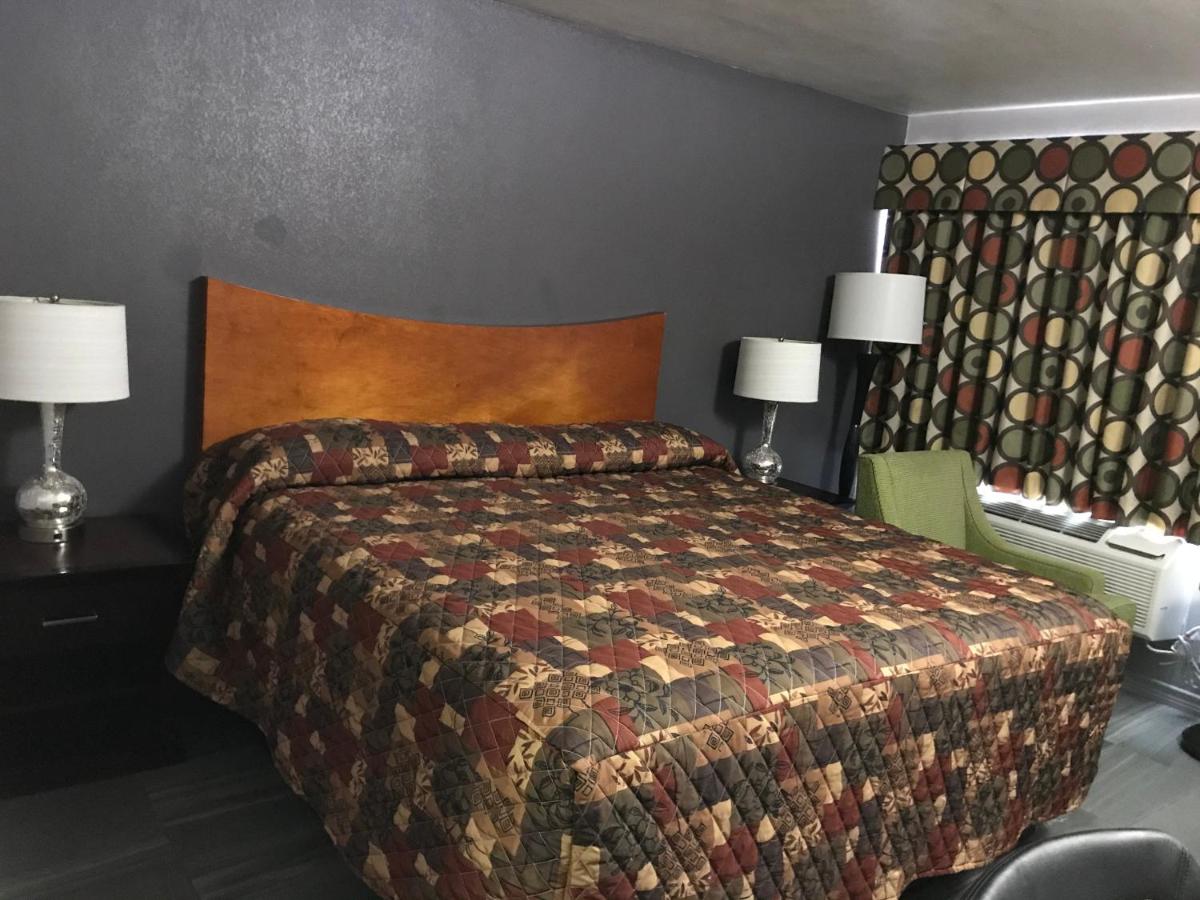| Budget Inn & Suites