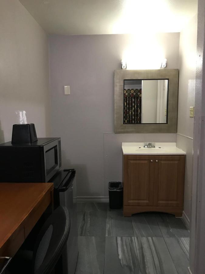 | Budget Inn & Suites