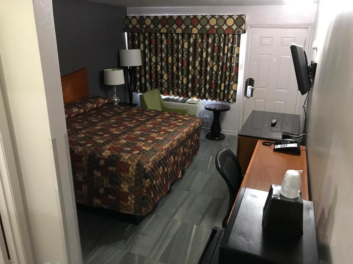 | Budget Inn & Suites