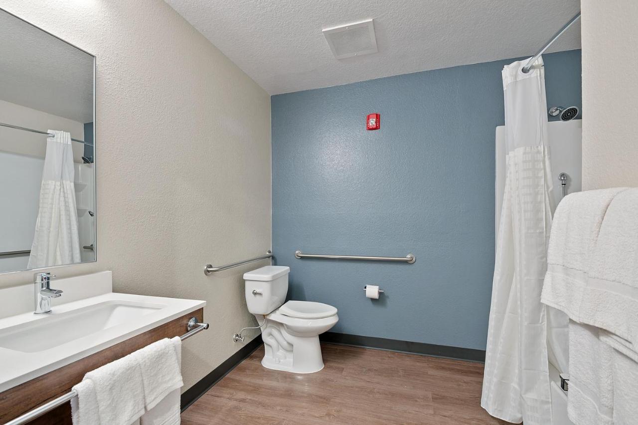 Studio with 1 Queen Bed - Hearing Accessible - Non-Smoking at Extended Stay America Suites Miami Airport Blue Lagoon