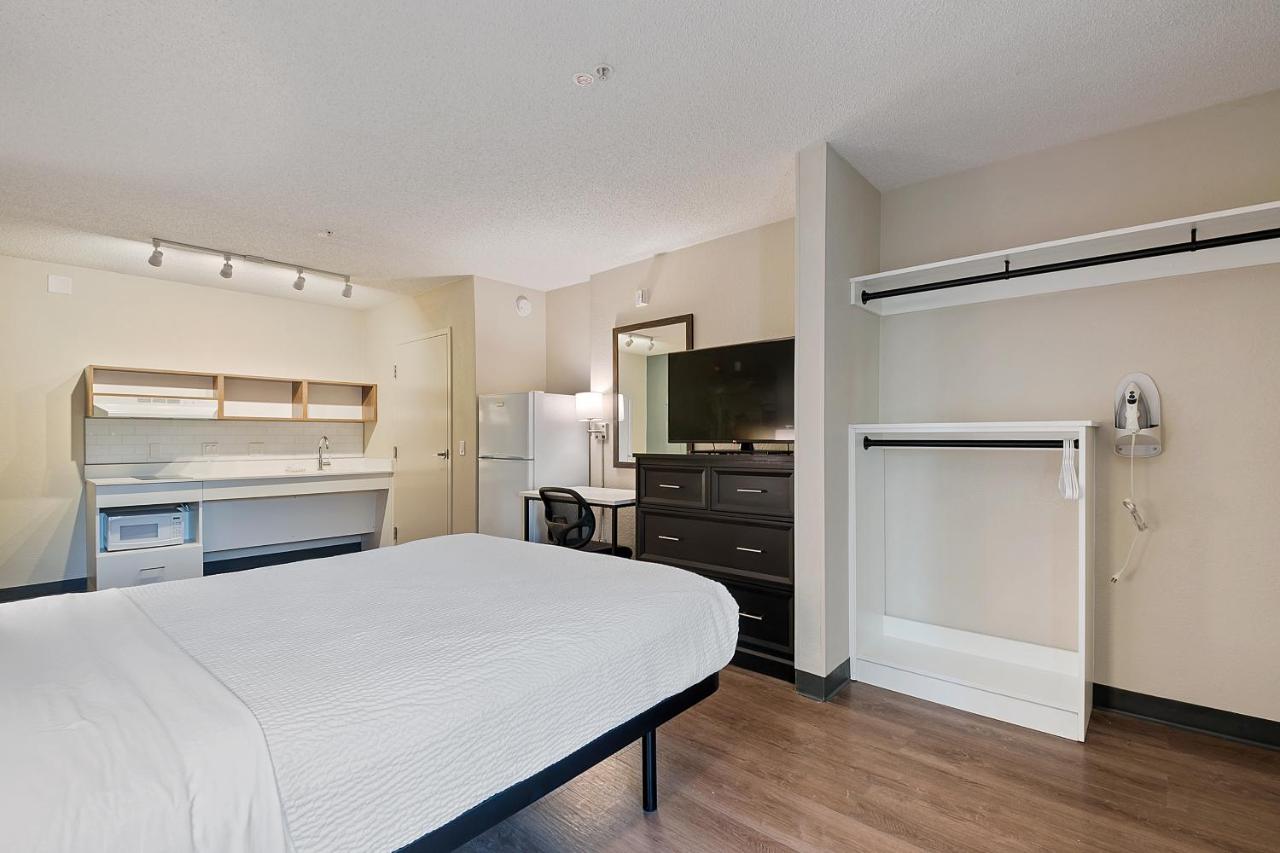 Studio with 1 Queen Bed - Hearing Accessible - Non-Smoking at Extended Stay America Suites Miami Airport Blue Lagoon