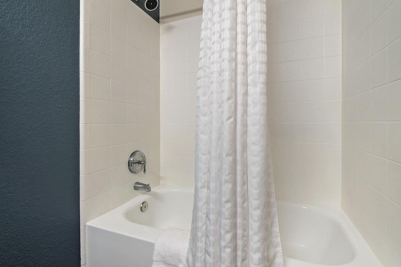Studio with 2 Double Beds - Hearing Accessible - Non-Smoking at Extended Stay America Suites Miami Airport Blue Lagoon