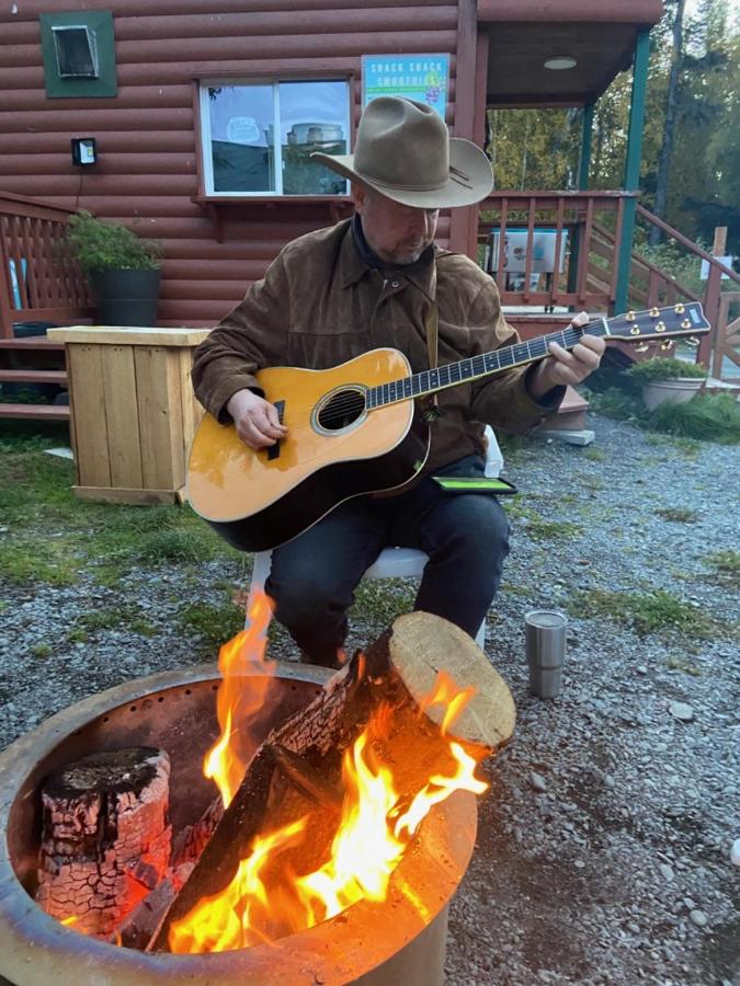 | Gwin's Lodge & Roadhouse