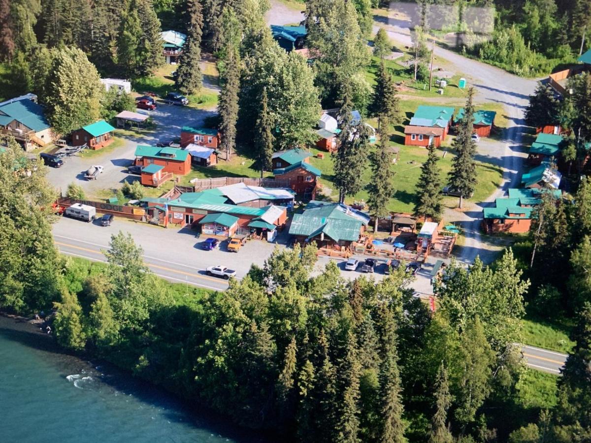 | Gwin's Lodge & Roadhouse