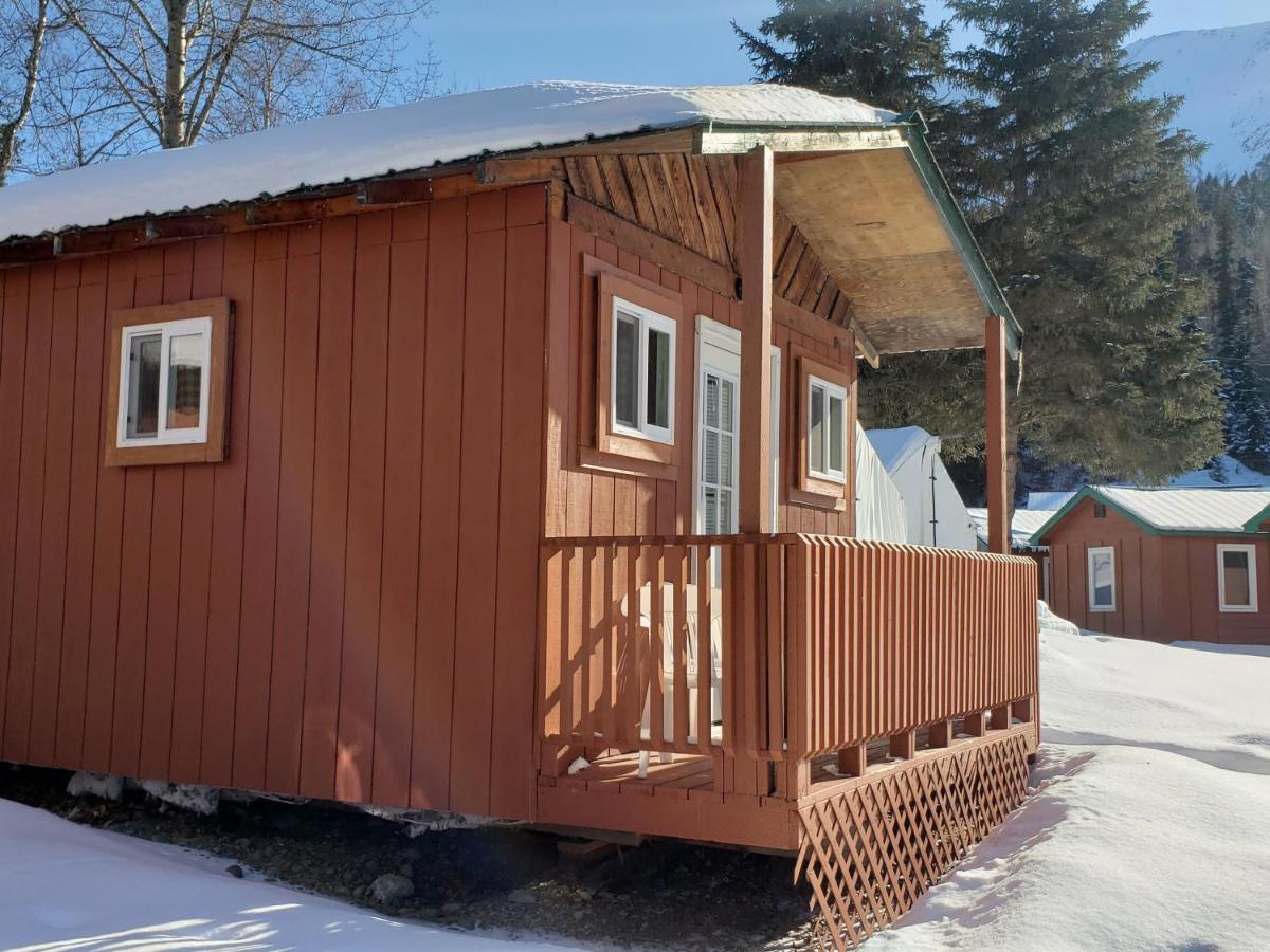  | Gwin's Lodge & Roadhouse