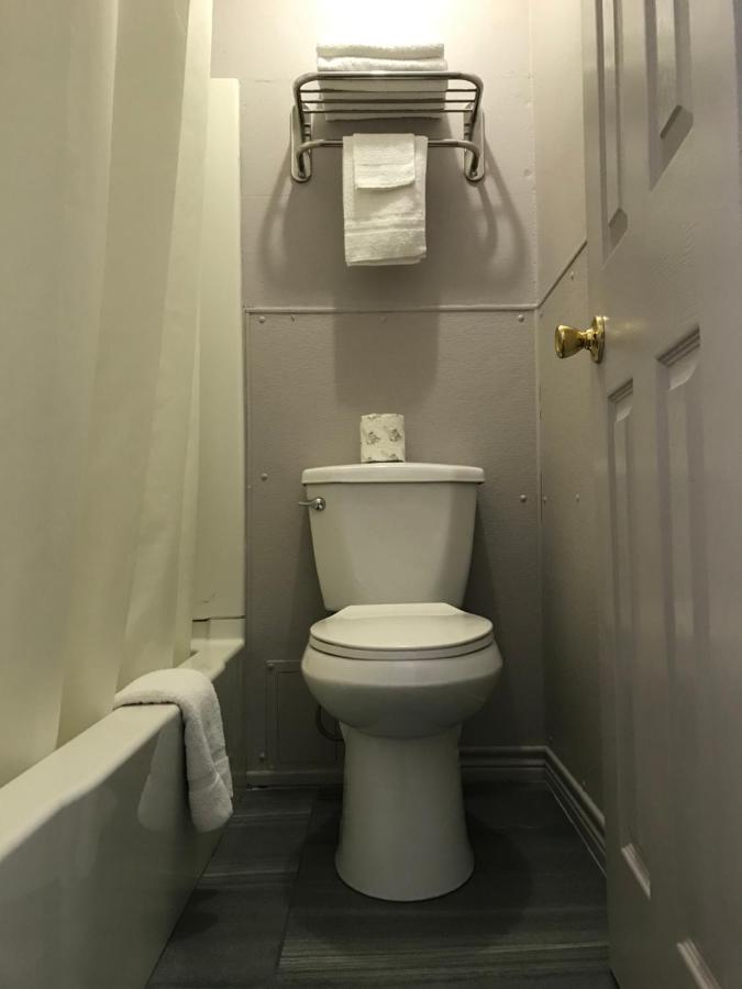| Budget Inn & Suites