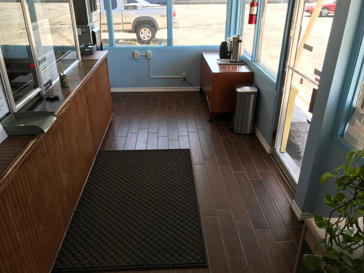 | Budget Inn & Suites