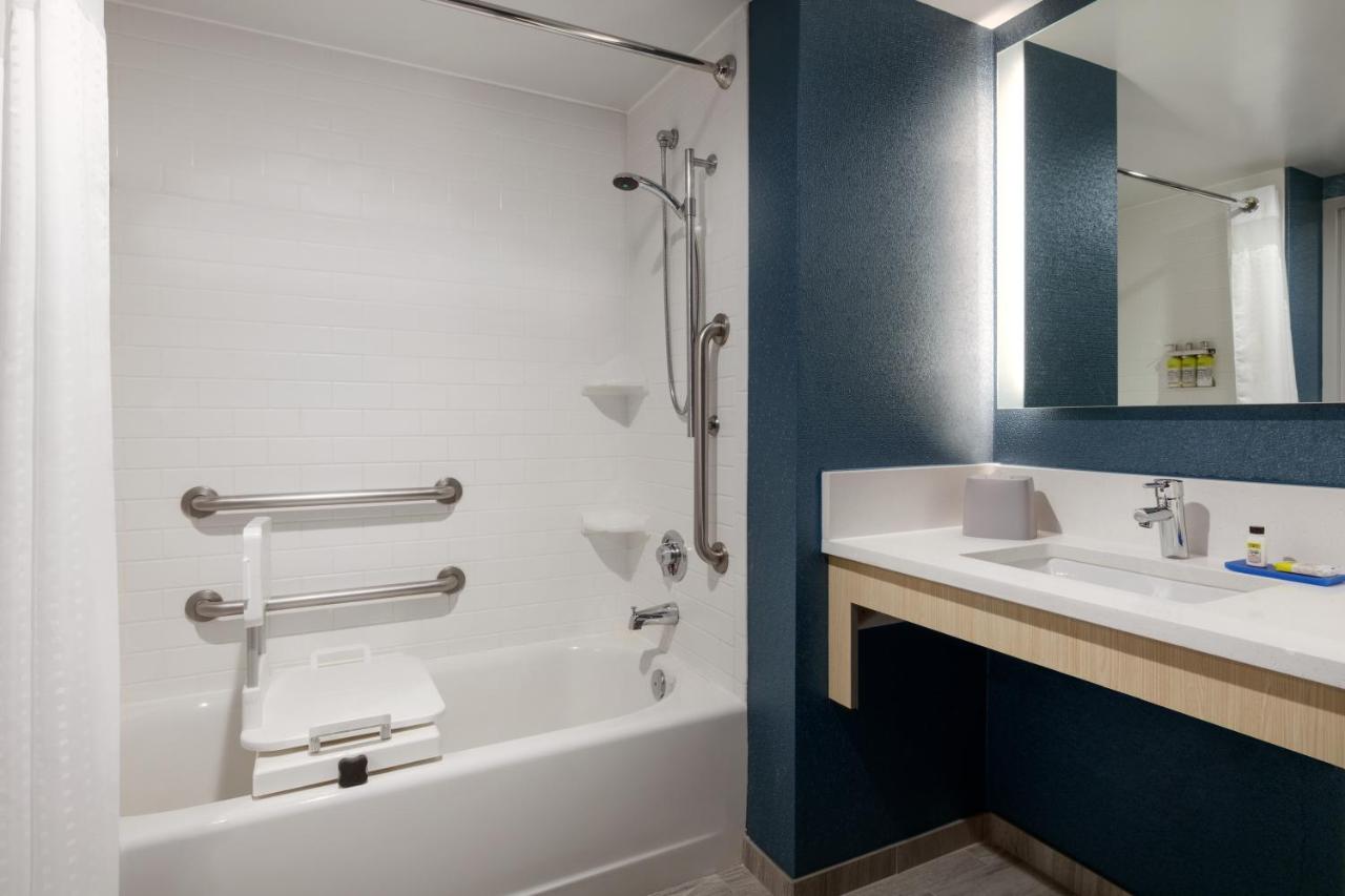 Queen Suite with Sofa Bed - Disability Access at Holiday Inn Express Hotel & Suites Norfolk Airport by IHG