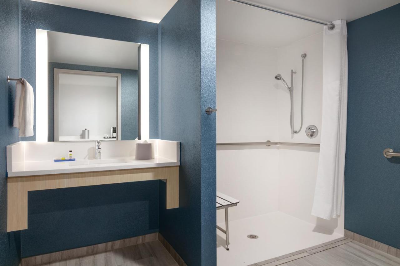 King Suite with Sofa Bed with Disability Accessible Tub - Non-Smoking at Holiday Inn Express Hotel & Suites Norfolk Airport by IHG