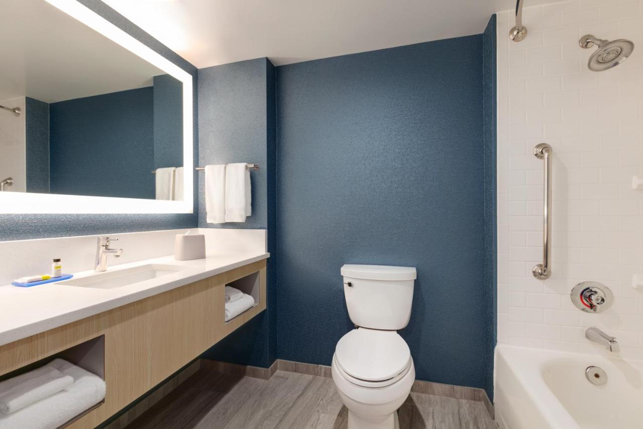 Queen Suite with Sofa Bed at Holiday Inn Express Hotel & Suites Norfolk Airport by IHG
