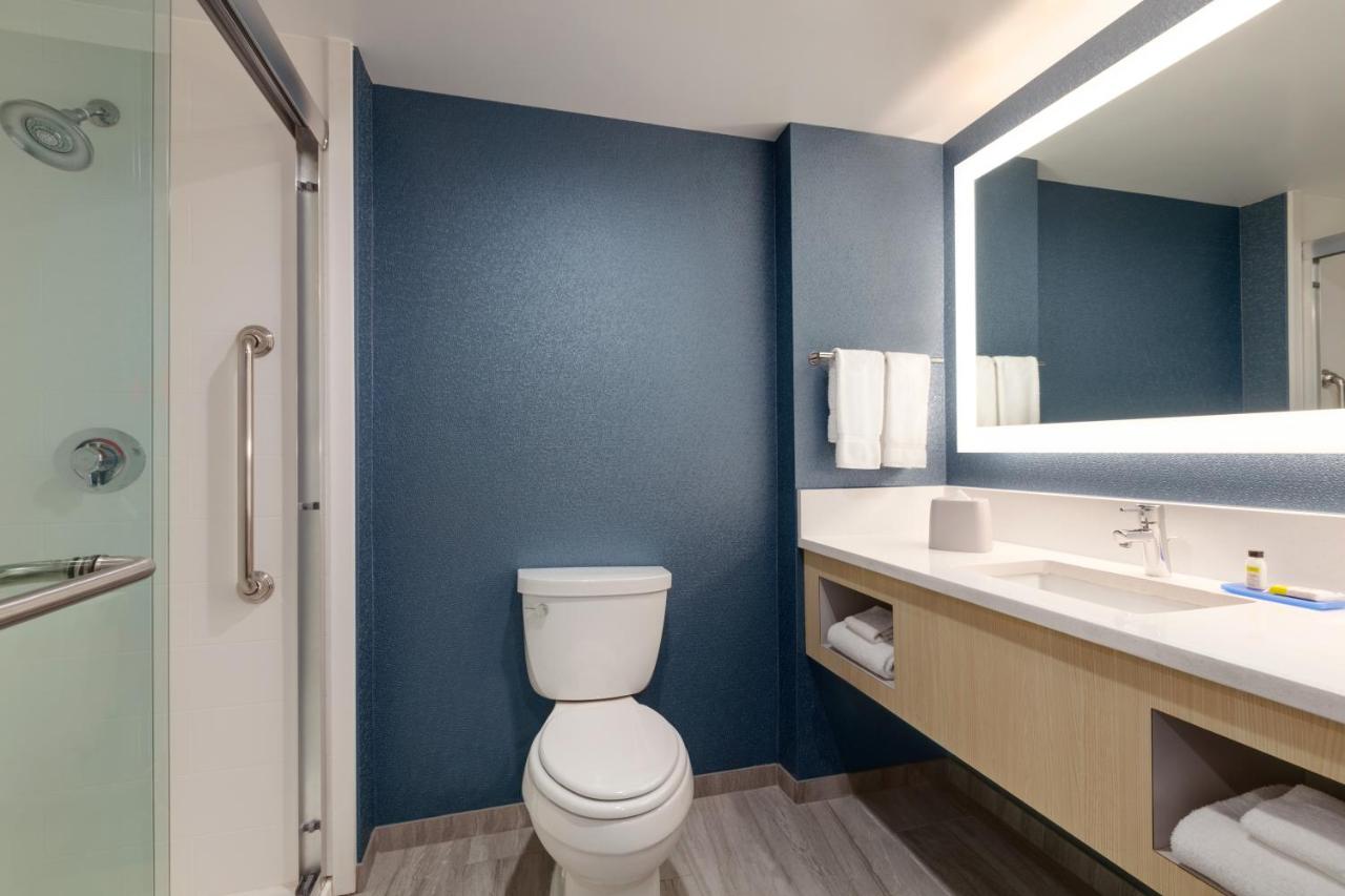 Standard  Room at Holiday Inn Express Hotel & Suites Norfolk Airport by IHG