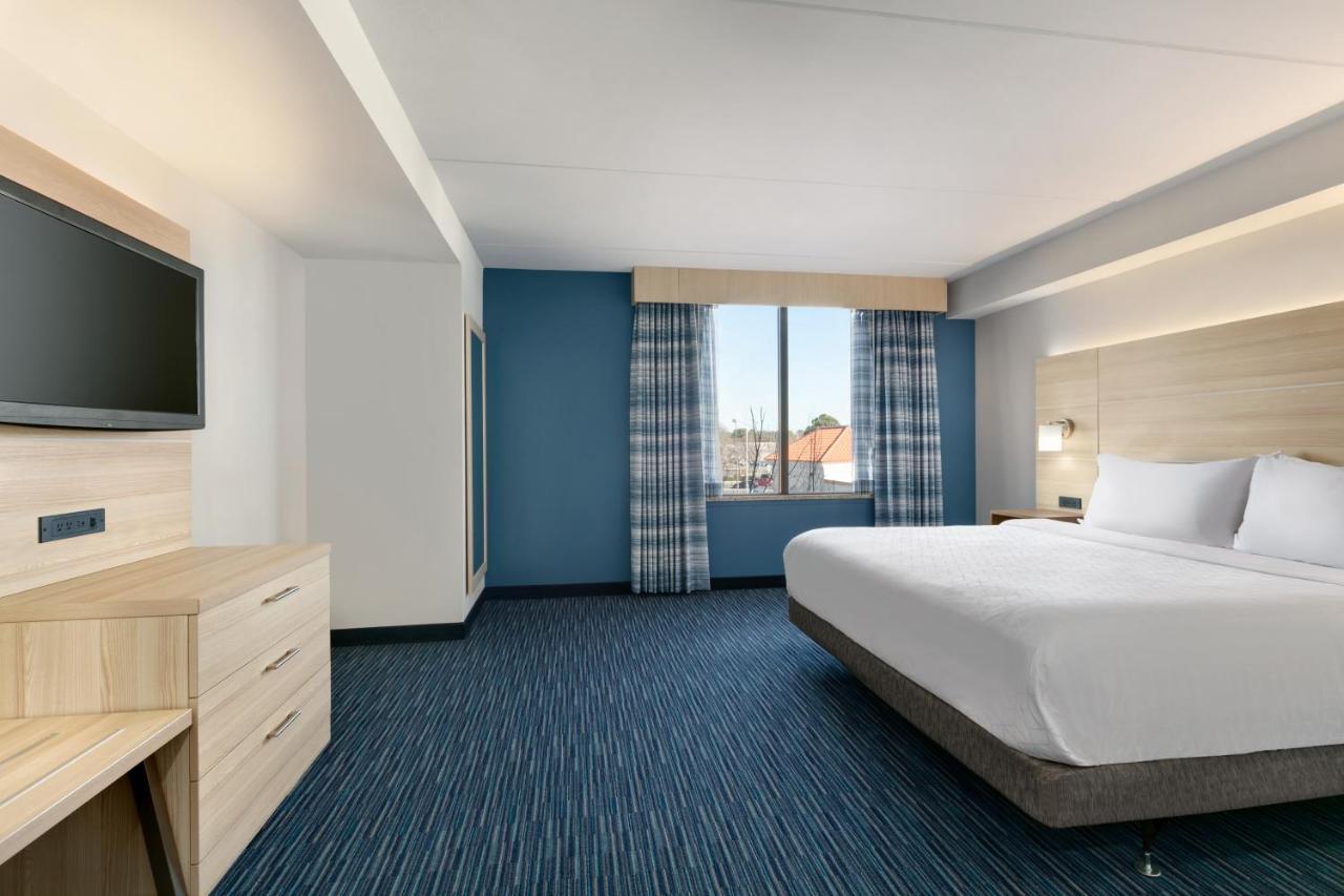 King Suite with Sofa Bed with Disability Accessible Tub - Non-Smoking at Holiday Inn Express Hotel & Suites Norfolk Airport by IHG