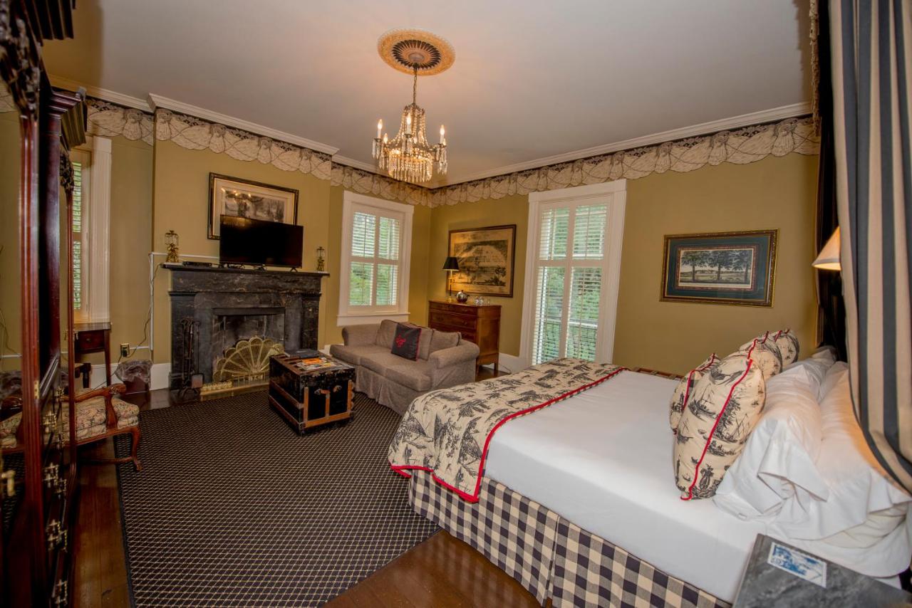 | Ballastone Inn