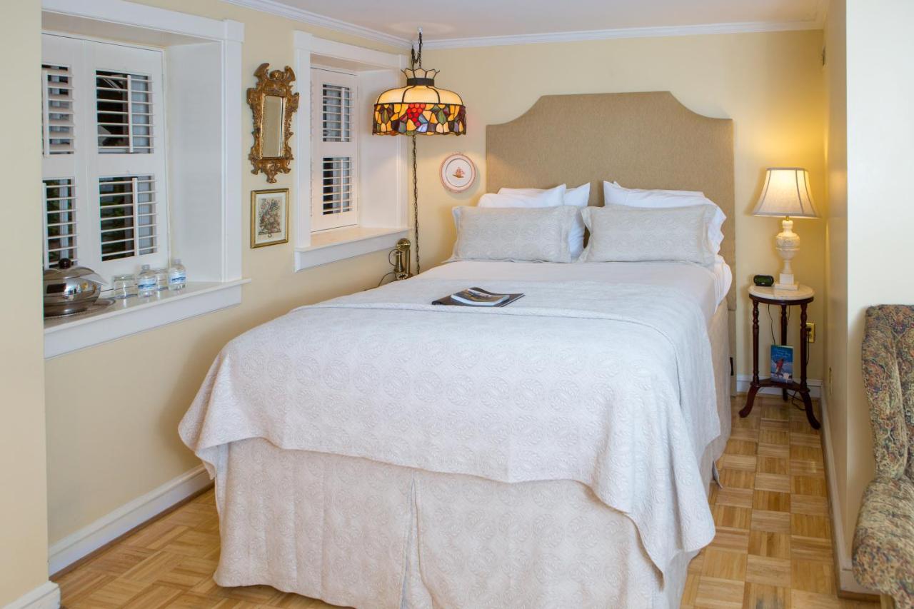 | Ballastone Inn