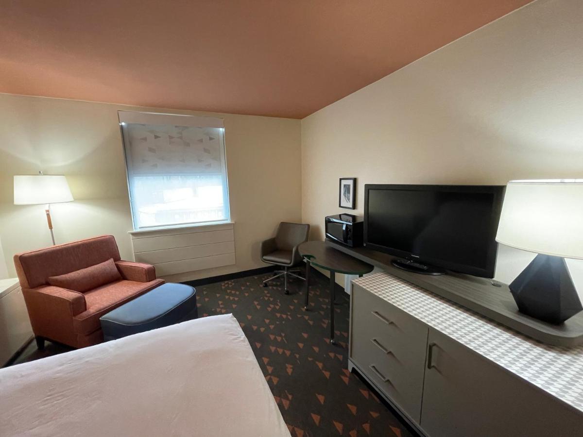 King Room at Holiday Inn Bangor by IHG