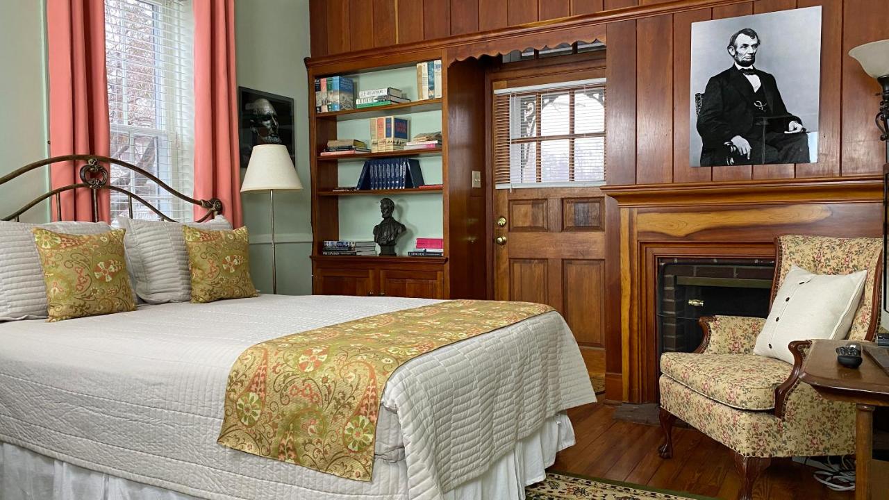 | Lightner Farmhouse B&B