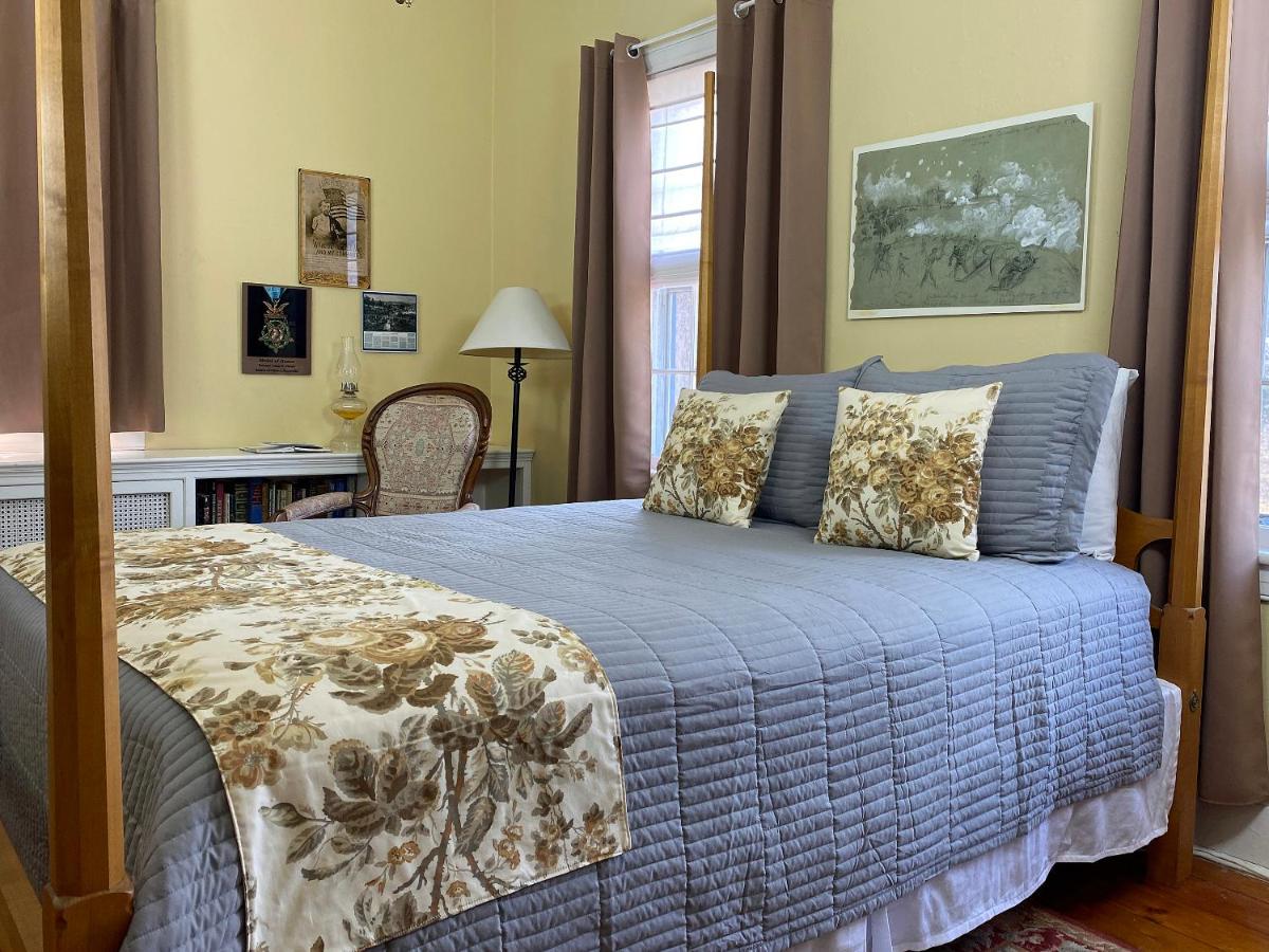 | Lightner Farmhouse B&B
