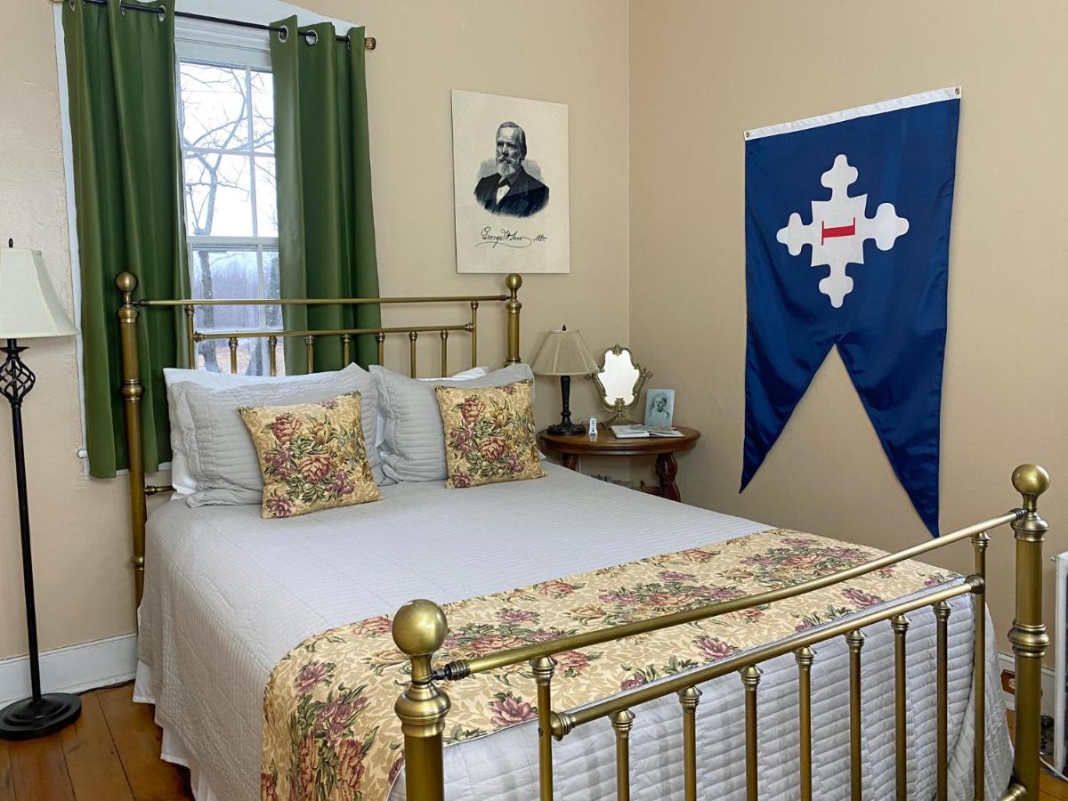 | Lightner Farmhouse B&B