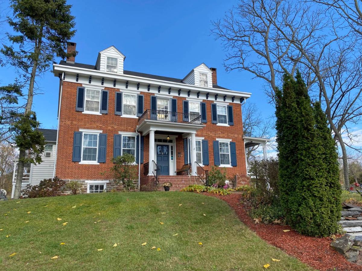 | Lightner Farmhouse B&B