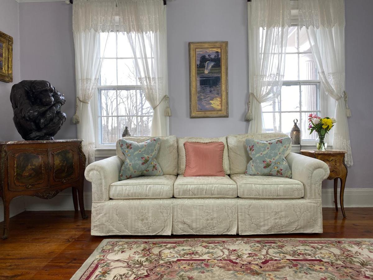 | Lightner Farmhouse B&B