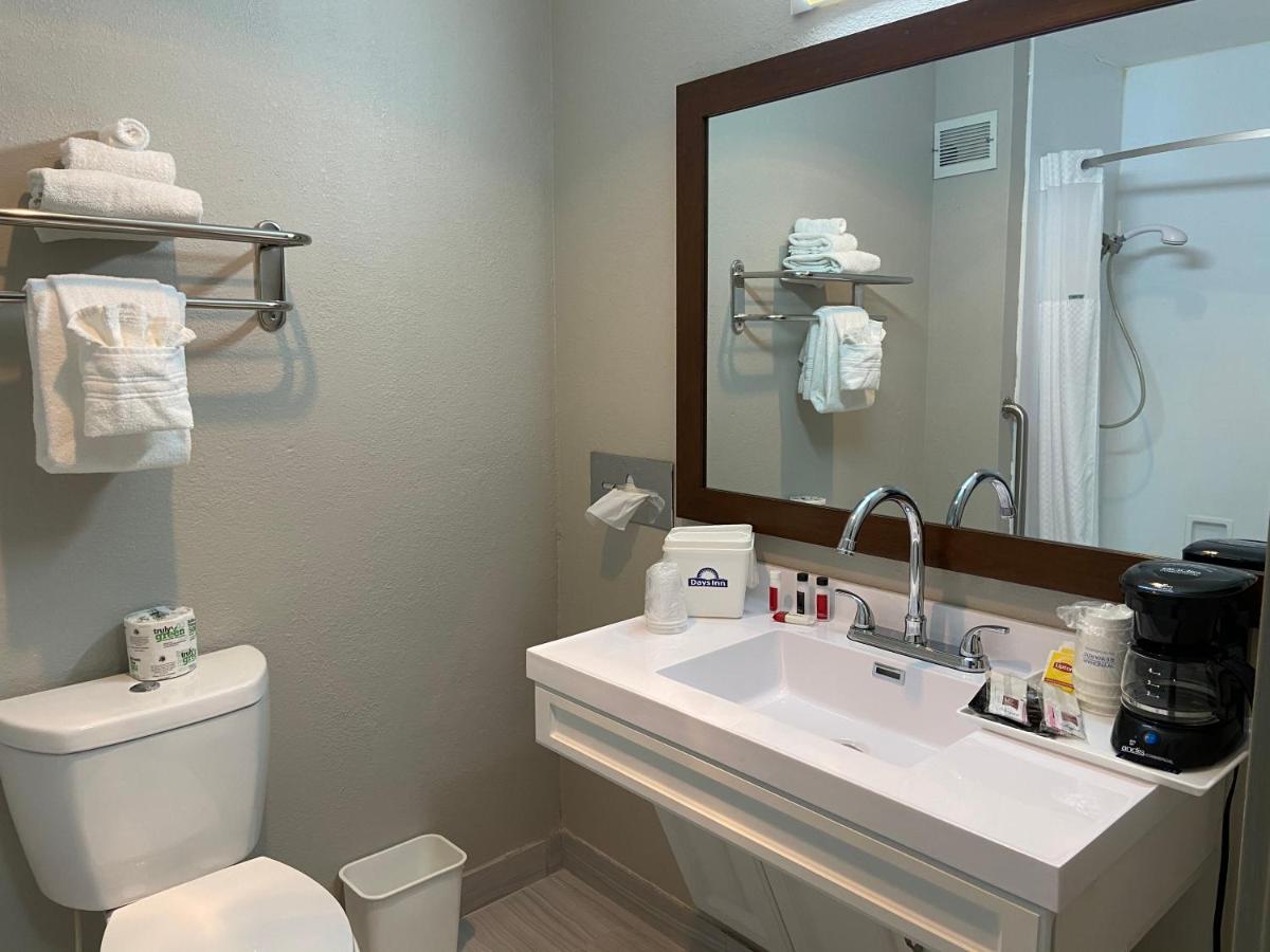 King Room - Mobility Access/Non-Smoking at Days Inn by Wyndham Rawlins