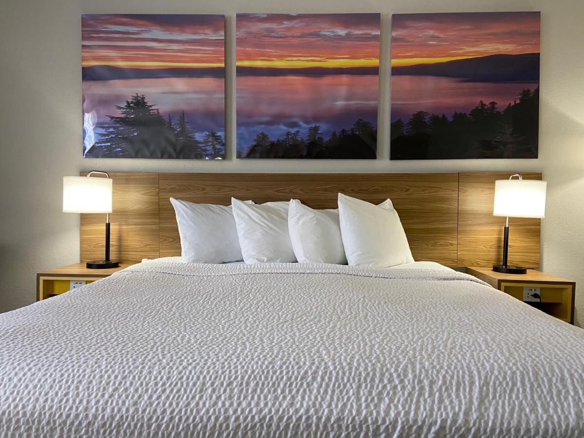 King Room - Mobility Access/Non-Smoking at Days Inn by Wyndham Rawlins