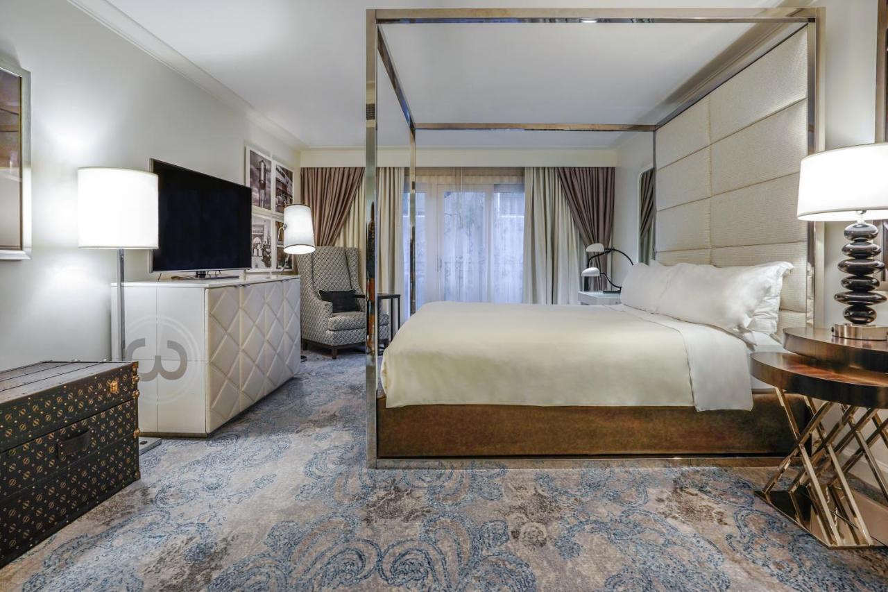 Deluxe King Room at Hotel Amarano Burbank