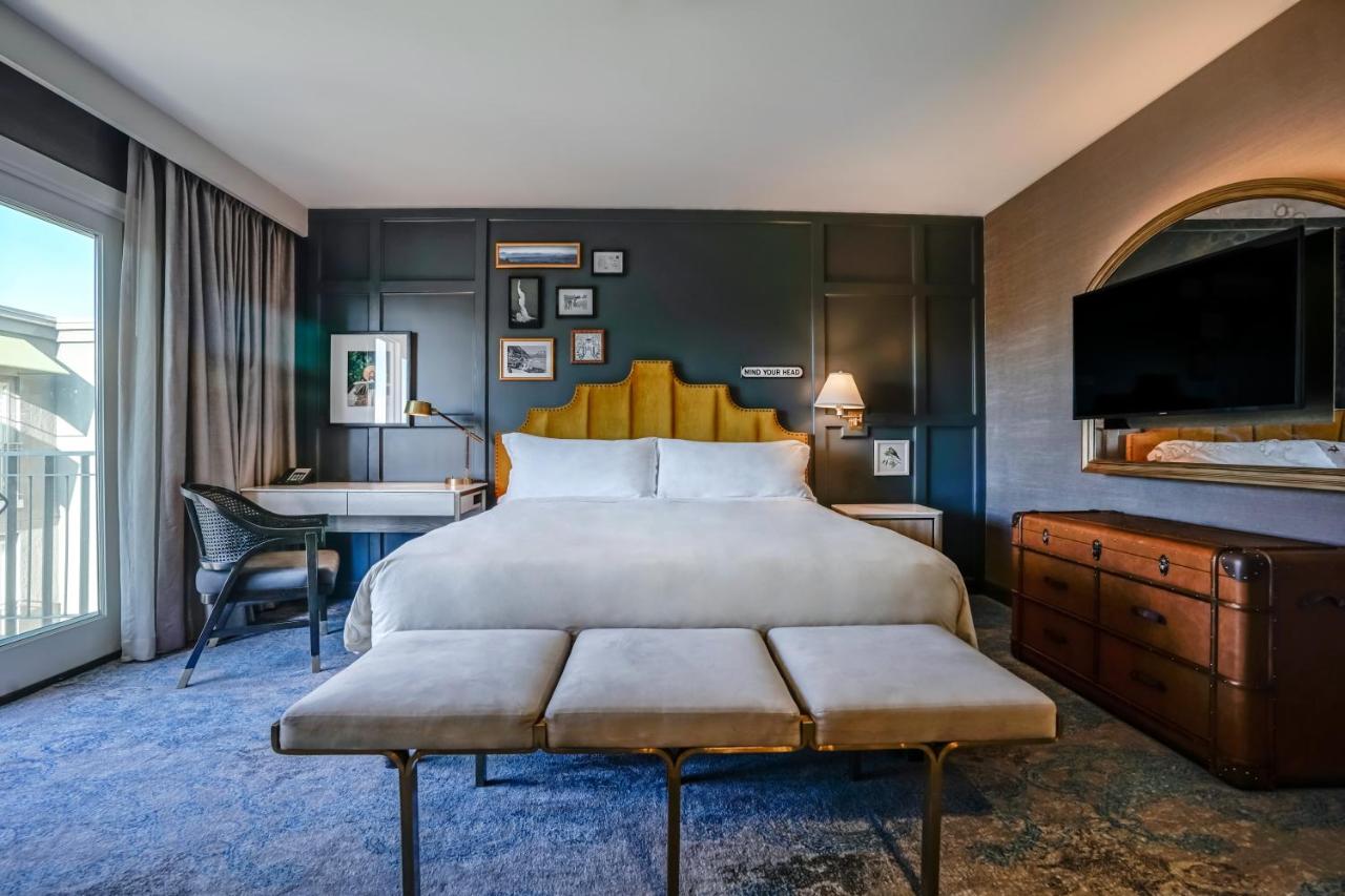 King Room with Balcony at Hotel Amarano Burbank