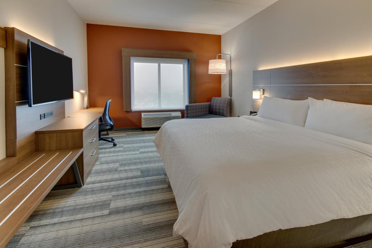  | Holiday Inn Express & Suites - Nashville MetroCenter Downtown, an IHG Hotel