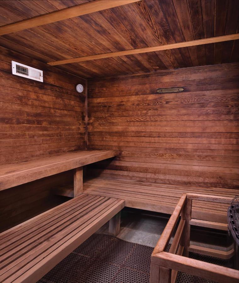 | Whispering Woods Resort, a VRI resort