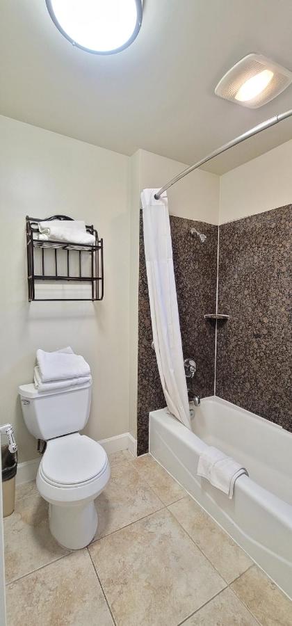 | Beachwalker Inn & Suites