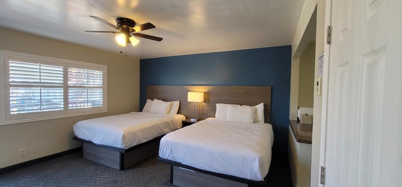 | Beachwalker Inn & Suites