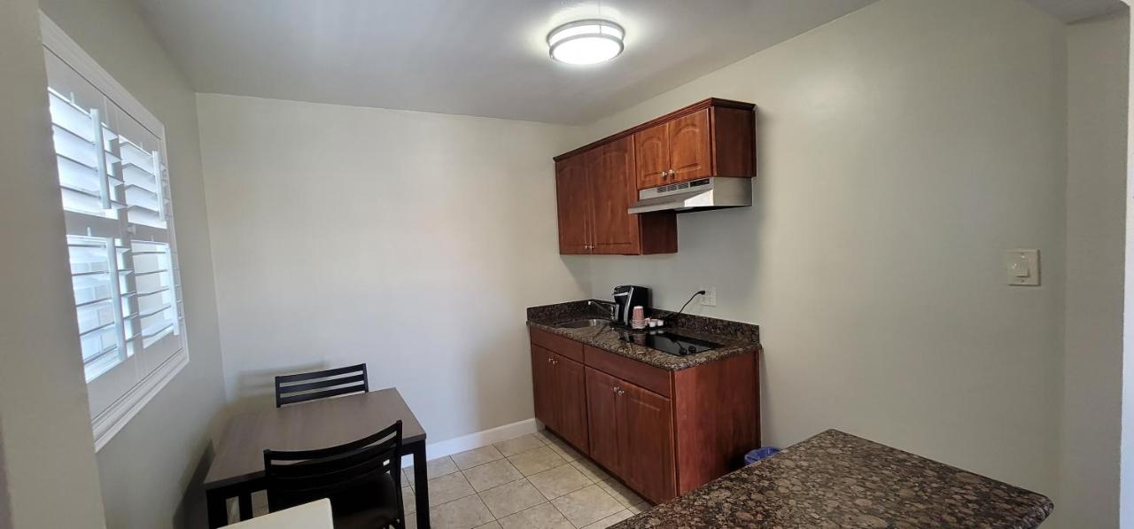 | Beachwalker Inn & Suites