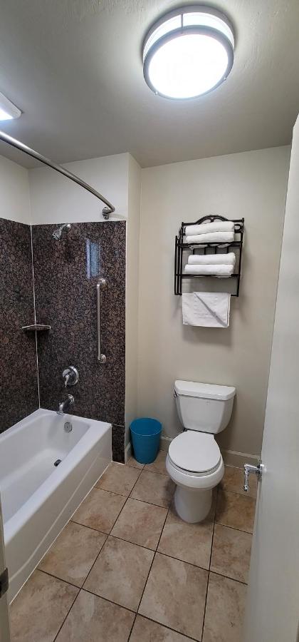 | Beachwalker Inn & Suites