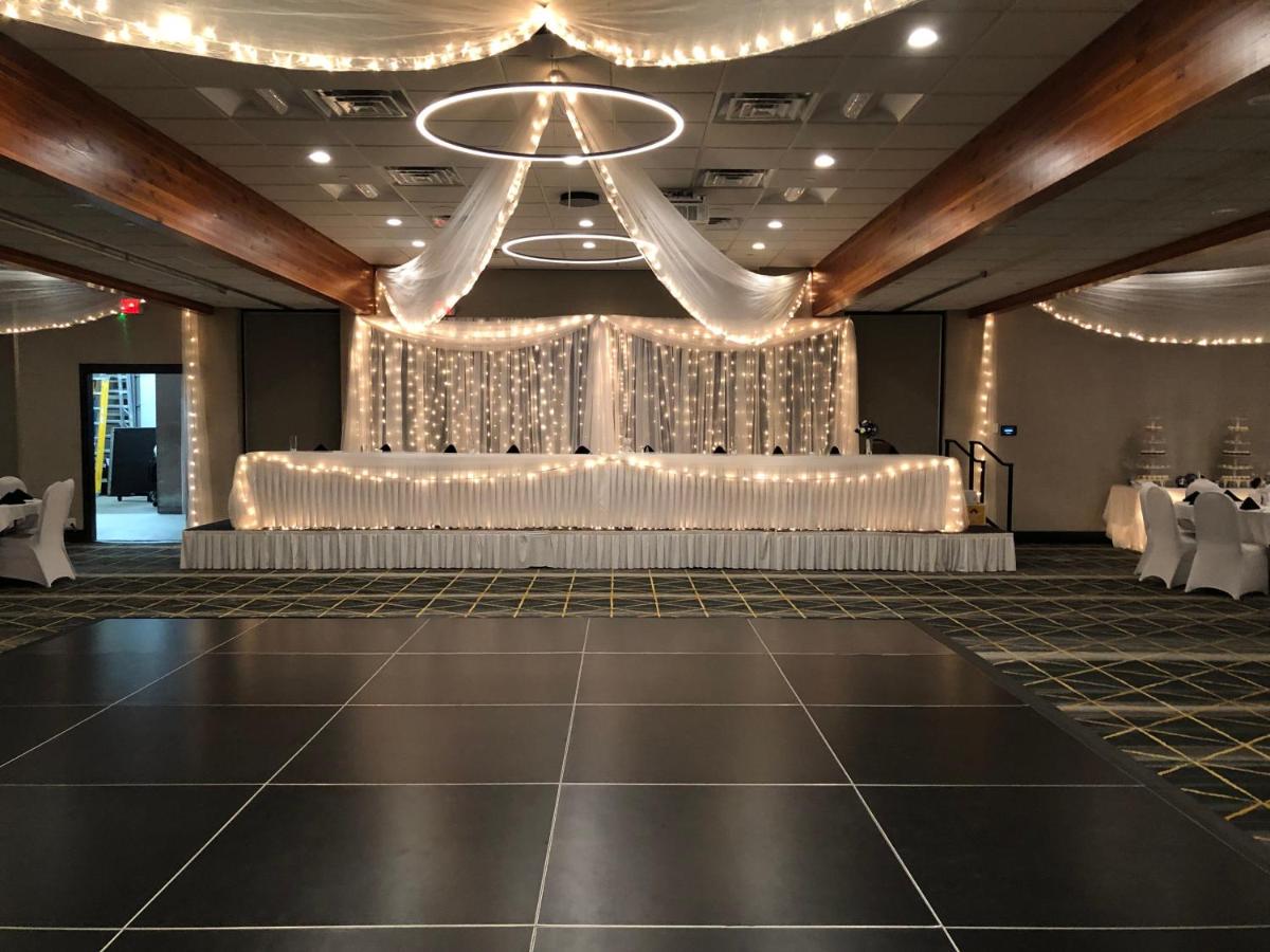 | Holiday Inn & Suites St. Cloud, an IHG Hotel