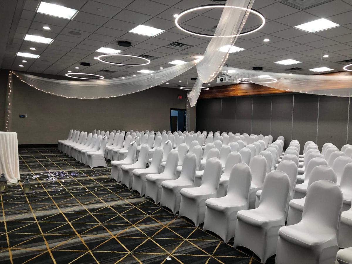 | Holiday Inn & Suites St. Cloud, an IHG Hotel
