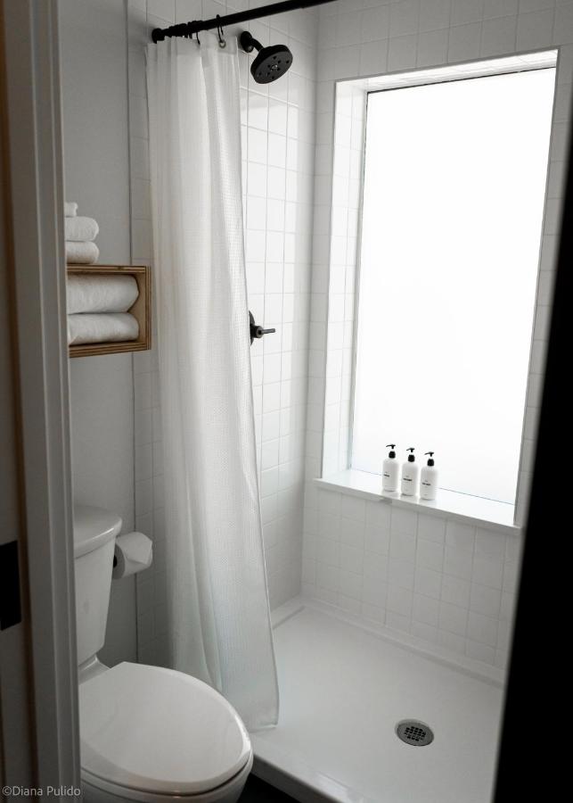 Standard Queen Room at LOGE Leavenworth Downtown